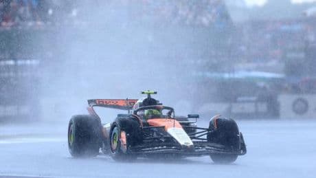 Formule 1 : à Silverstone, Lando Norris et les McLaren résistent aux intempéries pour triompher à domicile