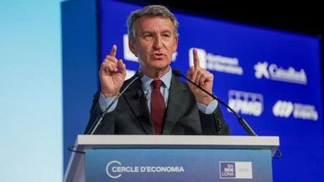 Feijóo ve "arbitraria" la consulta de Sánchez sobre la opa y asegura que está fuera de la ley