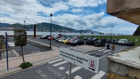 Getxo descarta limitar el tráfico los meses de verano en el Puerto Viejo por ser «discriminatorio»