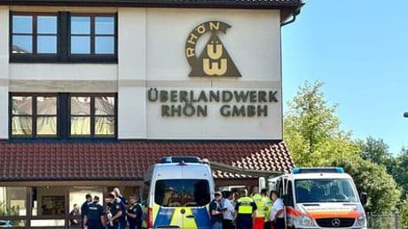 Mellrichstadt in Bayern: Mann greift Mitarbeiter in Firma an – eine Tote