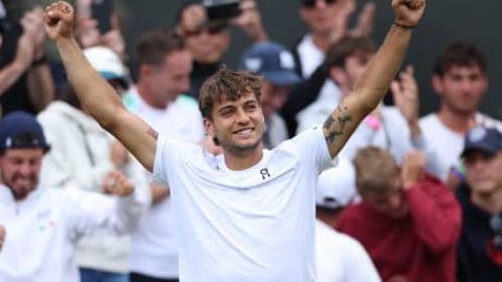 Wimbledon, monumentale Cobolli: batte Cilic e vola ai quarti per la prima volta