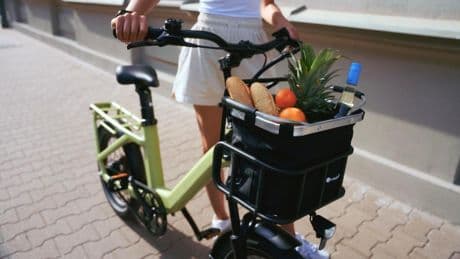 La compacta bici eléctrica para ir de compras por la ciudad