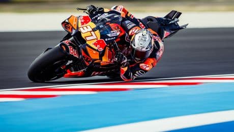 Acosta sorprende a Marc Márquez y Bagnaia sigue con su calvario