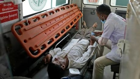 Hindistan’da sahte içki can aldı: 5 köyde alarm verildi