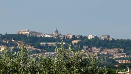 Cosa vedere a Castel Gandolfo, la residenza scelta da Papa Leone XIV per il riposo estivo