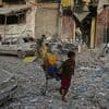 Mit Panzern und Kampfjets: Israel attackiert Vororte von Gaza-Stadt - 30 Tote