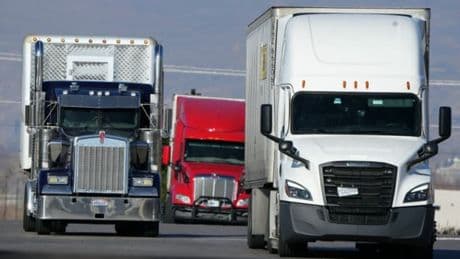 Après un accident mortel impliquant un conducteur en situation irrégulière, les États-Unis suspendent la délivrance de visas aux chauffeurs routiers étrangers