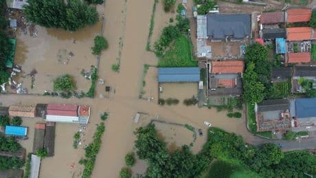 Forti piogge a Pechino, 30 morti e 80mila sfollati
