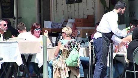 Premio da 1000 euro in più ai dipendenti di bar e locali, a Savona c’è l’accordo tra Fipe e Confcommercio