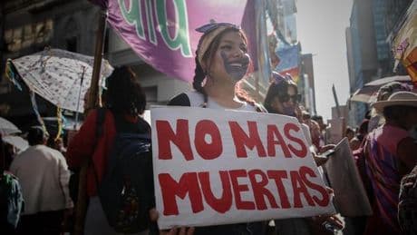 El colectivo feminista argentino 'Ni una menos' vuelve a las calles para retar a Milei una década después de su nacimiento