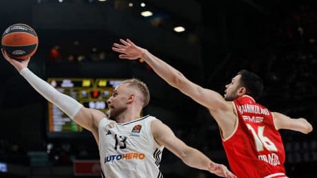 El Real Madrid se gana una vida extra contra el Olympiacos
