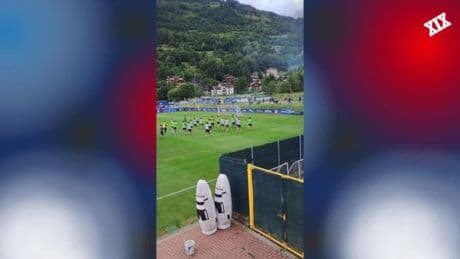 La Samp a fine allenamento va a salutare i tifosi