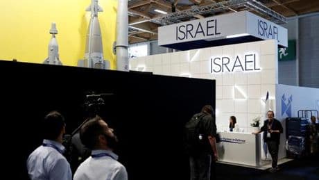 Salon du Bourget : cinq stands d’industriels israéliens exposant des armes offensives ont été fermés par le gouvernement