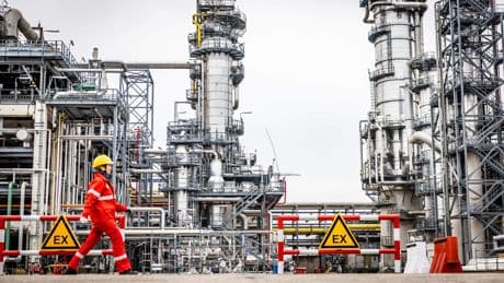 Brussel schiet Europese chemiesector te hulp
