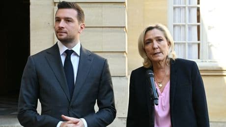 Marine Le Pen se dit candidate "pour l'instant" à la présidentielle de 2027 et tacle Jordan Bardella