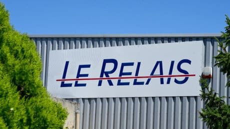 « Asphyxier la filière » : pourquoi le ton monte entre le Relais et Refashion sur la collecte textile