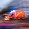 Männer lieferten sich Autorennen: Fußgängerin wird bei Unfall 30 Meter durch die Luft geschleudert und stirbt