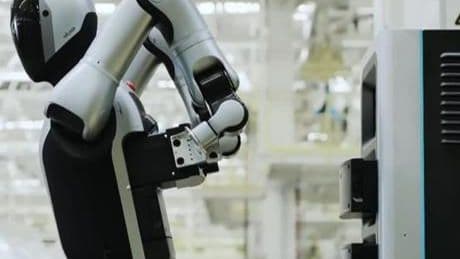 BİLİM VE TEKNOLOJİ HABERLERİ: ünyanın ilk kendi kendine 7/24 çalışabilen robotu!