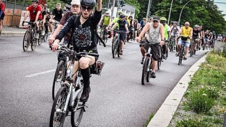 Mit „Spaß“ für „sichere Radwege“: Tausende Radfahrer bei Sternfahrt