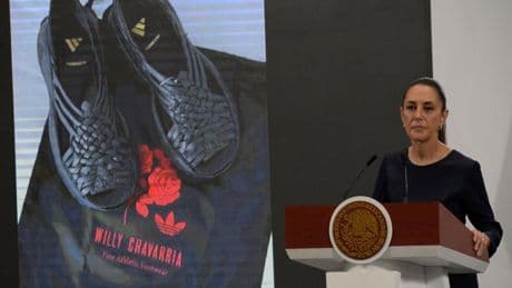 Kulturelle Aneignung: Adidas entschuldigt sich bei Indigenen für Sandalen-Design