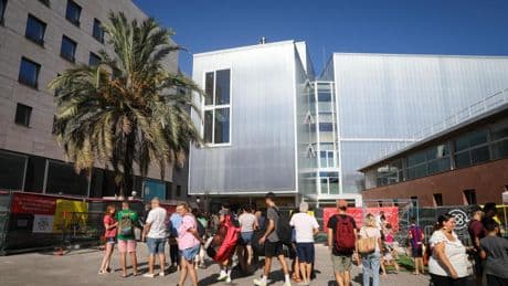 Les Corts estrena el renovado y ampliado pabellón de la Illa