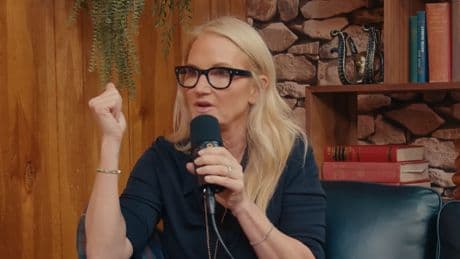 Mel Robbins, coach experta en cambio: “Tienes que empezar a suponer las cosas positivas porque tu cerebro está programado para ayudarte”