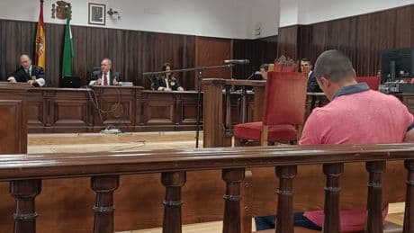 Condenado por generar material pedófilo con IA a partir de imágenes de familiares y vecinos