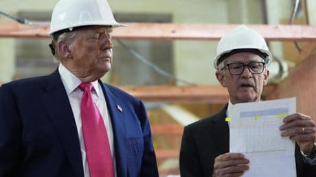 Tenso encontronazo entre Trump y Jerome Powell en la visita del presidente a las obras de la Fed