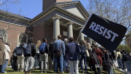 Harvard demanda a Trump por recortar fondos y perseguir la censura de su sistema educativo