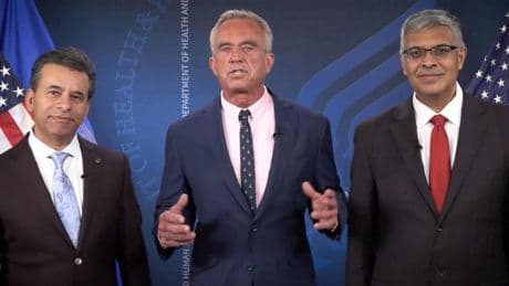 Robert Kennedy Jr elimina la recomendación de vacunar contra la Covid a niños sanos y mujeres embarazadas