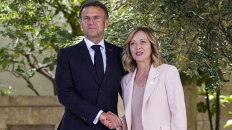 Emmanuel Macron en Italie pour tenter de réchauffer ses relations avec Giorgia Meloni