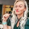 Kritisch denken, schermtijd beperken en je bubbel doorprikken: zo blijf je baas over sociale media en AI