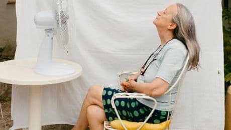 Hitze: Trinken, kühlen, versorgen - Tipps für ältere Menschen bei hohen Temperaturen