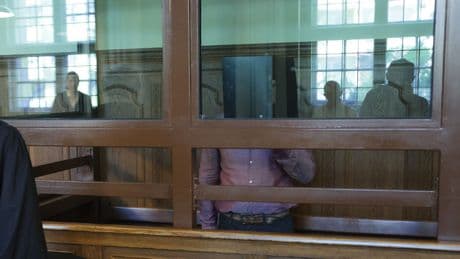 Sechs Jahre Haft - Räuber bricht „Erdbeerhof“-Verkäufer die Nase