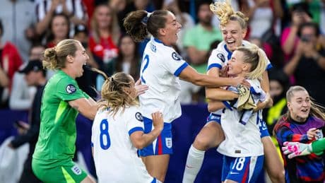 Drama im Elfmeterschießen - Englands Titelverteidiger-Triumph im VIDEO