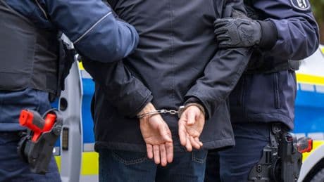 Prostitution Minderjähriger: Verdacht auf Zwangsprostitution: Drei Menschen verhaftet
