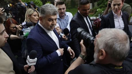 Dimite el primer ministro rumano y le sucede su ministro del Interior tras arrasar el prorruso Simion en primera vuelta