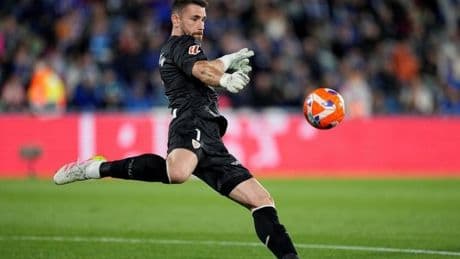 Lekue en la derecha, Adama de extremo y Guruzeta en punta ante el Valencia