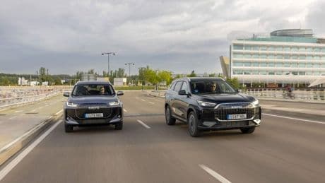 El renacido Ebro se enchufa con las versiones PHEV del s700 y el s800