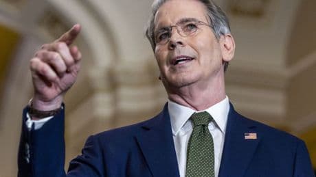 El secretario del Tesoro de EEUU sugiere aplicar a más sectores el modelo del 15% de Nvidia y AMD