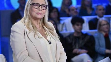 Mara Venier spiazza tutti: "Lo faccio oggi sennò mi commuovo". Cosa è successo a Domenica In