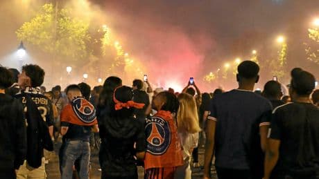 Scènes de liesse et débordements après le sacre du PSG en Ligue des champions