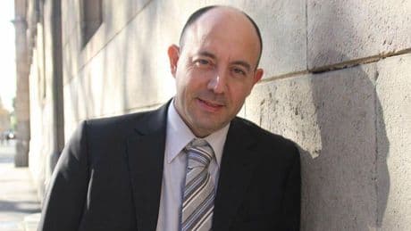 Gonzalo Bernardos, economista, sobre las vacaciones de verano: “No recomiendo endeudarse”