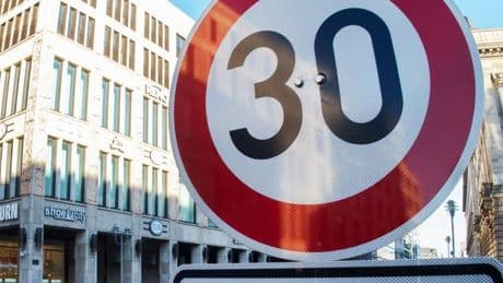 Verkehrspolitik: Abschied von Tempo 30 - wegen sauberer Luft