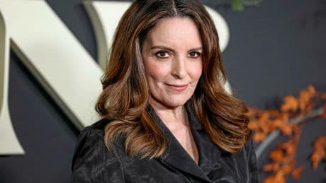 Star aux États-Unis, mal connue en France : qui est l’humoriste Tina Fey ?