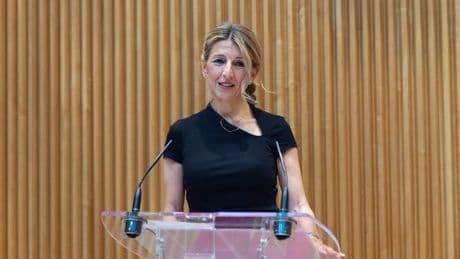 Así quiere 'entrar' Yolanda Díaz en tu casa para evaluar a tu empleada de hogar