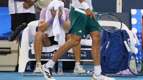 Naar adem happende Alexander Zverev halvefinalist in Cincinnati, Carlos Alcaraz overleeft thriller