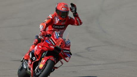 MotoGp Aragon, Marc Marquez conquista la pole davanti al fratello Alex