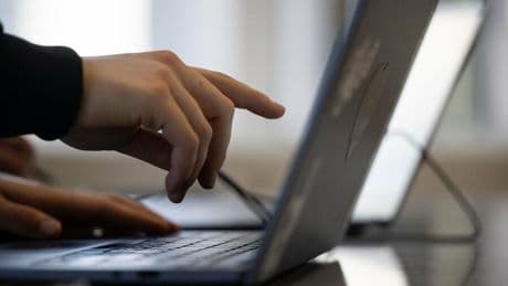 Unternehmensgründung: Deutlich mehr Neugründungen größerer Betriebe im ersten Halbjahr