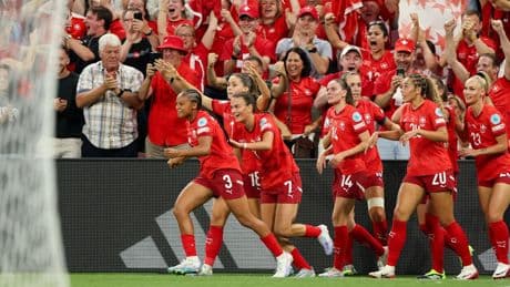 Fußball-EM: Schweiz trifft in der Nachspielzeit und steht erstmals im EM-Viertelfinale